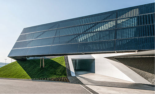 <p>
</p>

<p>
Außenansicht der Solarfassade bei der Püspök-Gruppe.
</p> - © Foto: Ertex Solar

