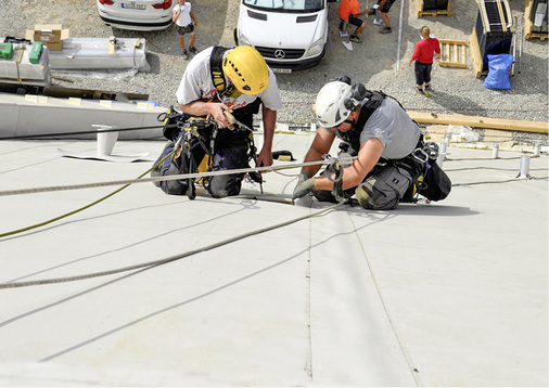 <p>
Für die Unterkonstruktion wurden Stahlstützen in den Beton eingebracht, denn erhebliche Längenänderungen durch Temperaturdehnung müssen abgefangen werden.
</p>

<p>
</p> - © Foto: Sika

