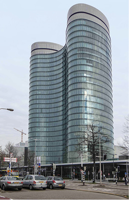 



Fallhöhe der Kiesel vom oberen Flachdach.
