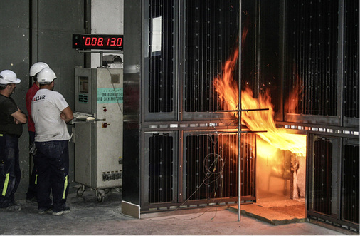 <p>
</p>

<p>
Das Bautechnische Institut Linz hat die Wiener Fassade nachgebaut und intensive Brandtests durchgeführt.
</p> - © Foto: ATB-Becker

