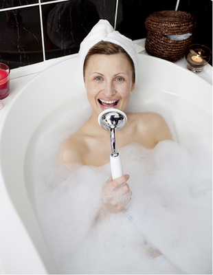 



Sparsamer Umgang mit Energie und Wasser senkt die Betriebskosten, und zwar nachhaltig. Dann macht das Singen in der Badewanne erst so richtig Spaß.

