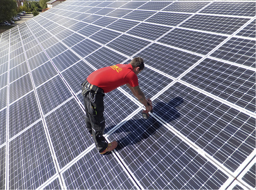 



Lockere Modulklemmen können im Rahmen der Inspektion nachgezogen werden. Anderezusätzliche Arbeiten müssen mit dem Kunden besprochen werden.
