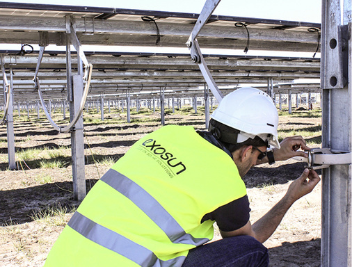 



Der Wartungsaufwand ist bei Trackern höher, dafür sind es auch die Erträge.
