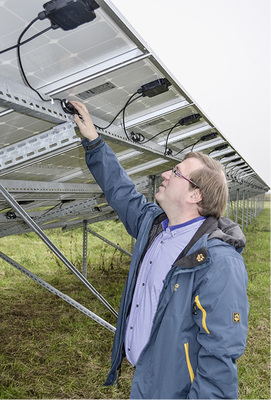 



Nach der Inbetriebnahme prüft Dennis Schmitter noch einmal die gesamte Anlage auf Installationsfehler.
