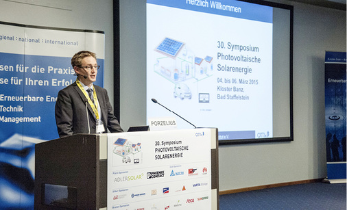 



Bernd Porzelius, der stellvertretende Institutsleiter von OTTI, eröffnet das 30. PV-Symposium.
