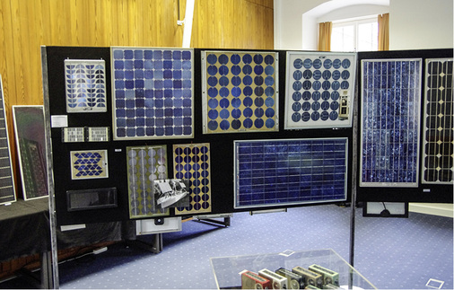 <p>
</p>

<p>
Die historische Photovoltaikmodulsammlung zeigt den Wandel der Branche.
</p> - © Foto: OTTI e.V.

