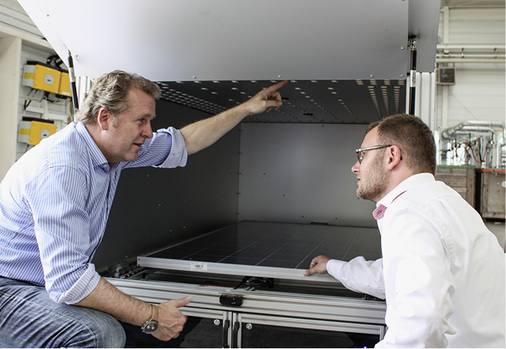 
Mobiles Labor, um Solarmodule vor Ort am Solarpark auszumessen.



