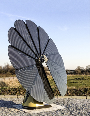 <p>
</p>

<p>
Die etwas andere Sonnenblume: Die Smartflower folgt der Sonne im Tagesverlauf. Und lässt sich bei Regen oder Sturm einfach einklappen.
</p> - © Foto: Köster

