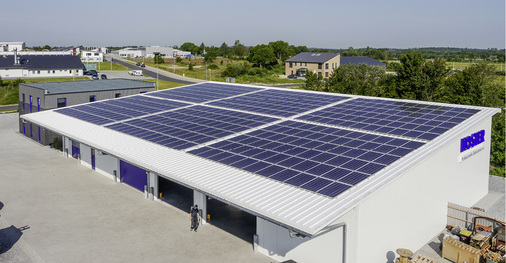 



100 Kilowatt auf dem eigenen Dach: Die Firma Köster senkt so Strom- und Heizkosten.
