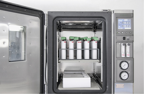 



Die Batteriezellen werden anspruchsvollen Dauertests und Wechselbelastungen unterworfen.
