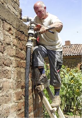 <p>
Anschluss der Wasserleitung für die Baustelle.
</p>