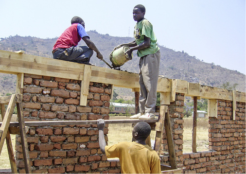
Tansania braucht junge und kundige Fachleute. Nur dann geht es aufwärts.
