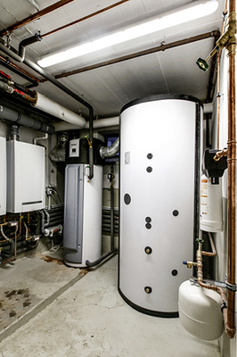 
Im Winter übernimmt die KWK-Anlage im Keller.
