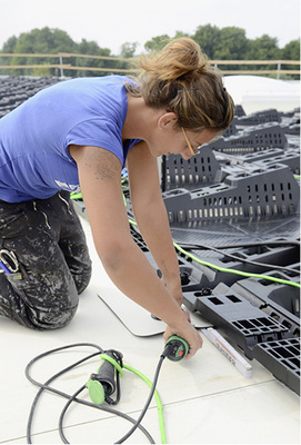 
Feinschliff und Arretierung des Gestells.
