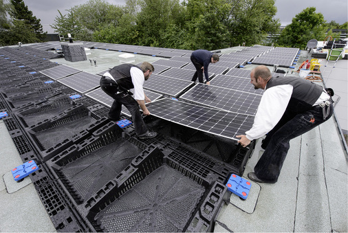 
Speziell für Gründächer lassen sich die Wannen auch mit Kies befüllen.
