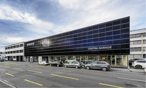 



Die Solaranlage frischt nicht nur die Fassade des Baseler Autohändlers auf, sondern auch sein Image.
