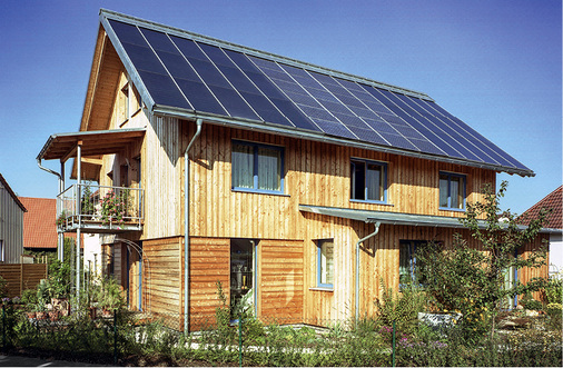 
Mit Sonne und Holz: Immer mehr Menschen wollen ihre Häuser ökologisch bauen und versorgen.
