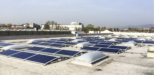 



Für gewerbliche Flachdächer gibt es eine Vielzahl von Lösungen für die Montage. Dieser Markt ist besonders hart umkämpft.
