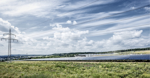 



Bei SMA arbeitet man schon seit Jahren an einer besseren Netzintegration. Die Anlage auf dem Sandershäuser Berg hat 3,2 Megawatt Leistung.

