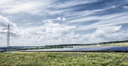 <p>
</p>

<p>
Bei SMA arbeitet man schon seit Jahren an einer besseren Netzintegration. Die Anlage auf dem Sandershäuser Berg hat 3,2 Megawatt Leistung.
</p> - © Foto: SMA

