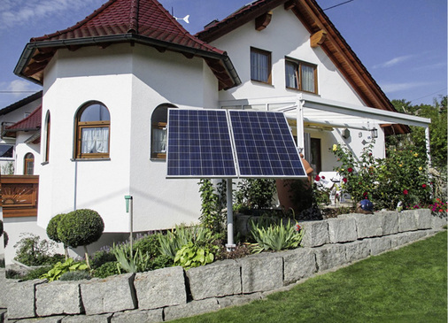 
Zwei weitere Photovoltaikmodule im eigenen Garten, die für grünen Strom sorgen.
