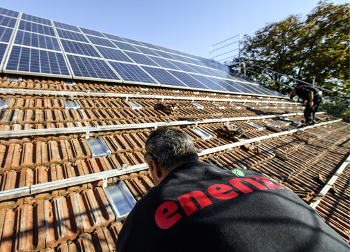 <p>
</p>

<p>
Die fachgerechte Montage der Solargeneratoren verlangt ordentlich geschulte Installateure – auch in einer Franchisekette.
</p> - © Fotos: Enerix

