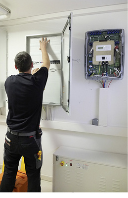 
Montage des Stromspeichers beim Kunden.
