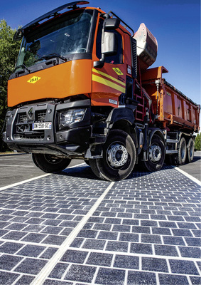 <p>
</p>

<p>
Selbst das Gewicht eines schweren Lkw kann den Solarmodulen nichts anhaben. 
</p> - © Fotos: Colas, Joachim Bertrand

