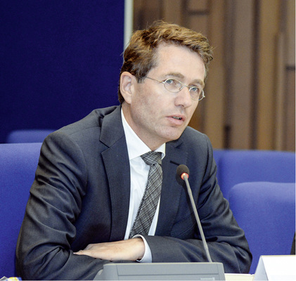 
Die Kritik ist deutlich, sowohl vom Bundesverband Erneuerbare Energie als auch vom Bundesverband Solarwirtschaft.



