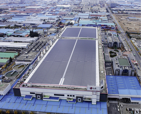 <p>
</p>

<p>
Das Werk für Solarzellen und Module im südkoreanischen Gumi wird bis 2020 auf drei Gigawatt erweitert.
</p> - © Foto: LG Electronics

