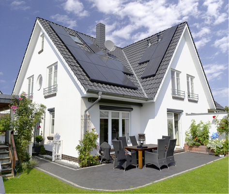 <p>
</p>

<p>
Dachparallele Montage von Neon-Modulen mit schwarzer Rückseitenfolie.
</p> - © Foto: LG Solar

