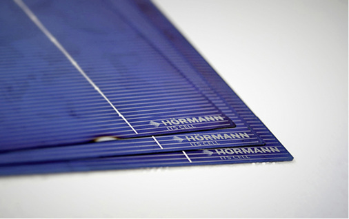 
Deutlich zu erkennen: der neue Brand auf den Zellen. Mit der Hörmann-Gruppe steht wieder ein namhaftes Unternehmen hinter der Zellreparatur.
