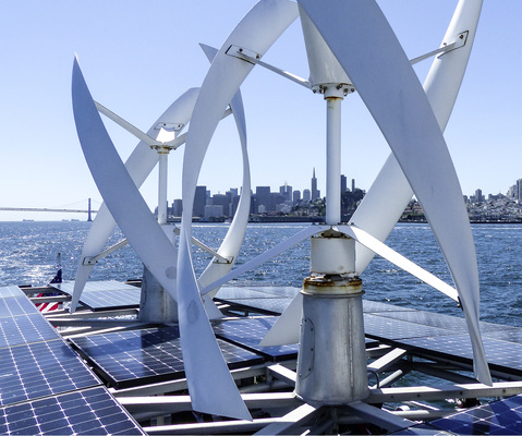 



Die Hybridfähre bringt alle zwölf Minuten neue Besucher nach Alcatraz. Bei der Rückfahrt im Sonnenschein zeigt sich die Skyline von San Francisco in voller Pracht. 
