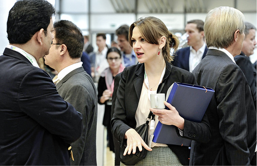 



Netzwerken auf der Intersolar Europe. Die Expertendichte ist hoch bei Messe und Konferenz. 
