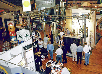 
Die Anfänge einer Erfolgsgeschichte. Damals hieß die Veranstaltung nur „Solar“ mit Jahreszahl. 
