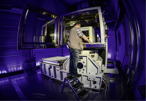 
Sicherheit ist ein Thema: Das VDE-Institut prüft Batterien von Herstellern nach der Produktion.



