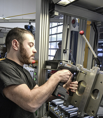 
Endmontage des Sicherheitsgehäuses.
