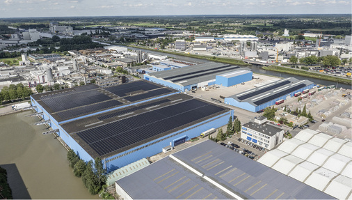 



Ein Solargenerator mit 2,3 Megawatt Leistung auf dem Dach von Thyssen Krupp Materials in Holland – errichtet mit CIS-Modulen.
