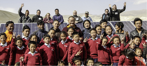 <p>
Auf fast 4.000 Höhenmetern wurde 2014 für eine Schule in Lo Manthang in Nepal die erste Photovoltaikanlage mit Batteriespeichern installiert. 
</p>