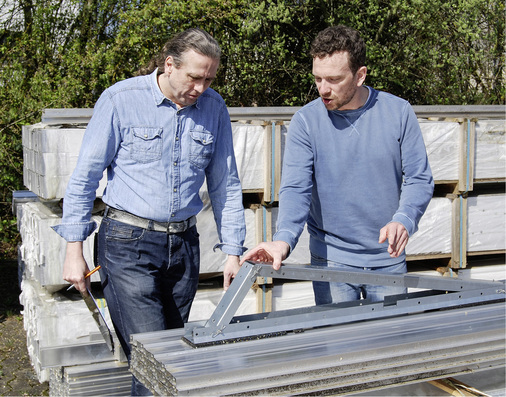 <p>
</p>

<p>
Markus Ziegler im Gespräch mit Redakteur Heiko Schwarzburger: Stahl ist als Material für Dachgestelle längst nicht ausgereizt.
</p> - © Foto: Jörg Möller


