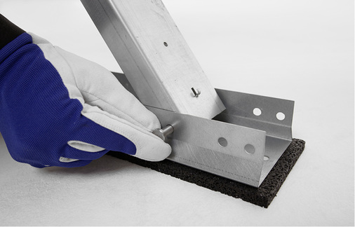 



Das Montagesystem ist einfach steckbar und lässt sich leicht an die Anforderungen des Daches anpassen.
