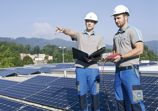 



Der Blick in die nahe Zukunft verlangt von den Schweizer Systemanbietern und Installateuren viel Kreativität, um die Klippen zu umschiffen, die der Photovoltaik gerade im Wege stehen.
