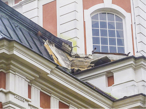 <p>
Selbst das 15 Meter hohe Kirchendach in Berlin-Buch haben Diebe zerstört.
</p>