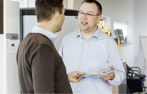 
David Muggli (rechts) hat Installateur und Heizungsbauer gelernt. Er versteht das Geschäft von der Pike auf. 
