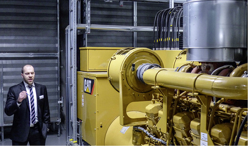 
Techniker von Younicos zeigen in Berlin-Adlershof, dass ein Stromnetz auch ohne Dieselgenerator stabil läuft.
