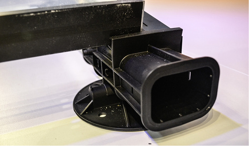 



Thermisch entkoppelt: Das Gestell von Esdec steht auf schwimmend gelagerten Füßen.
