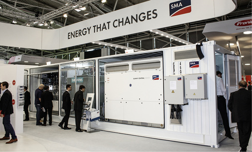 



Großwechselrichter mit Anschluss für die Mittelspannung von SMA.
