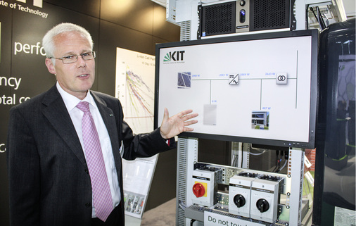 



Auf der Intersolar präsentierte Olaf Wollersheim das KIT-Projekt, mittlerweile ist er zu Solarwatt Innovation in Frechen bei Köln gewechselt.
