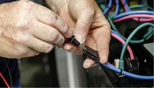 
Vorbereitung der Verkabelung eines Hauskraftwerks S10 Mini.
