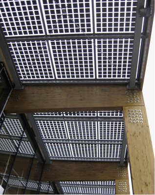 



Der Architekt will mit dieser Anlage konkret zeigen: Hier ist Photovoltaik in das Dach integriert.
